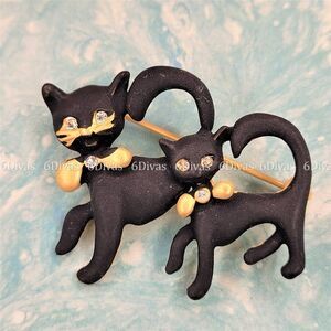 𝅺TWO Black Kittens in Gold tinge Bow Tie Brooch Pin